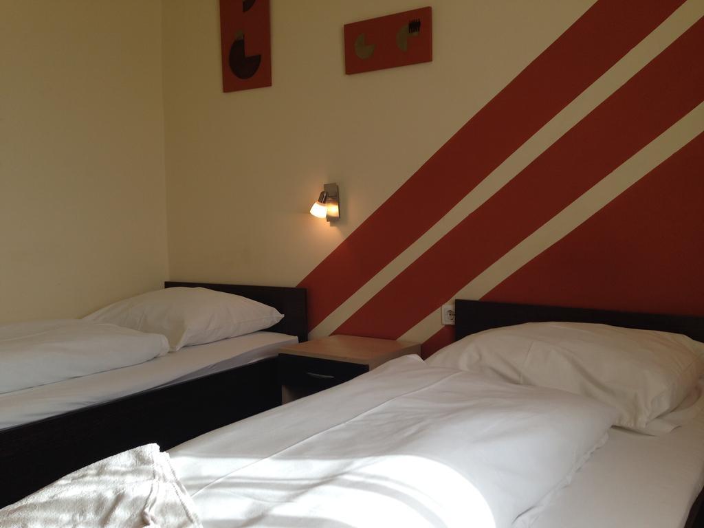 City Hotel Agoston Pécs Zimmer foto