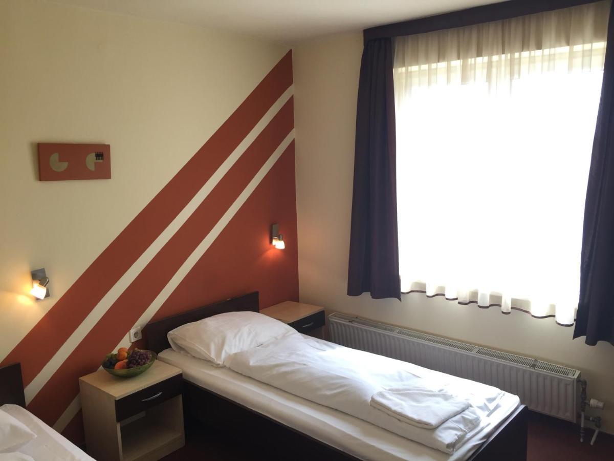City Hotel Agoston Pécs Exterior foto