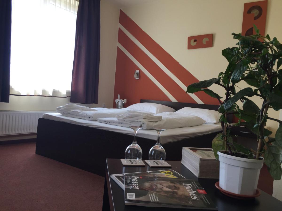 City Hotel Agoston Pécs Exterior foto
