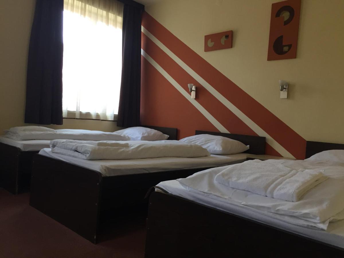 City Hotel Agoston Pécs Exterior foto