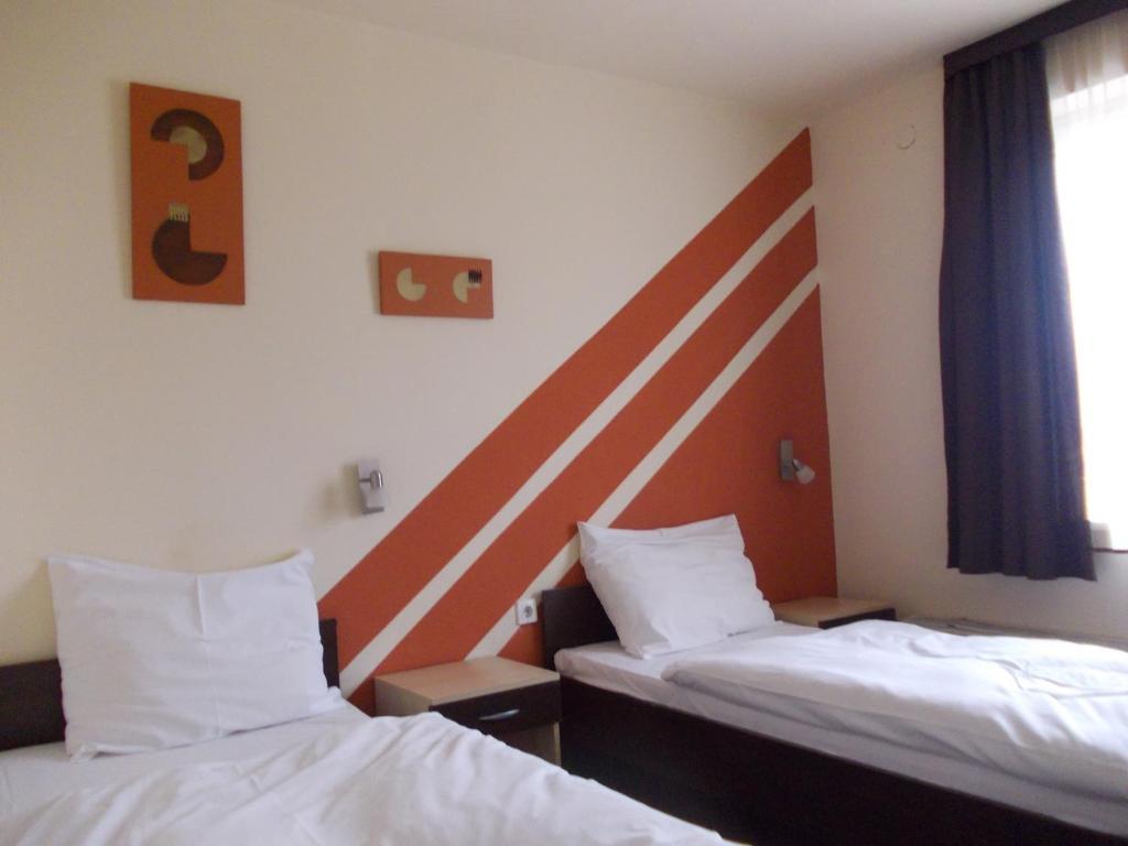 City Hotel Agoston Pécs Exterior foto